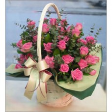  Lovely Pink Roses in a Basket